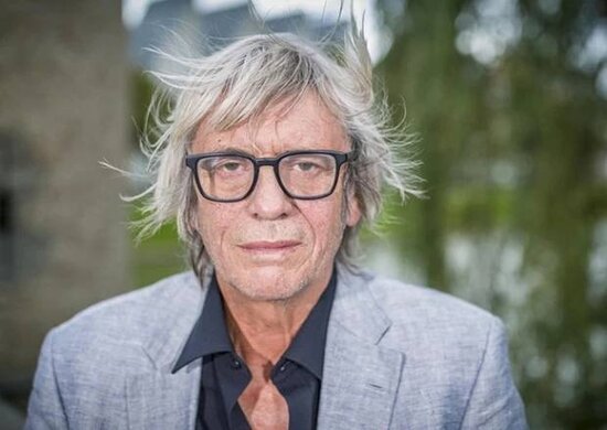 Məşhur yazıçını yandırıb küllərini kitabının çapında istifadə etdilər