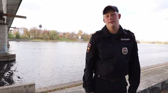 Körpüdən yıxılan 12 yaşlı qızın xilas edilmə anının görüntüləri yayılıb - VİDEO