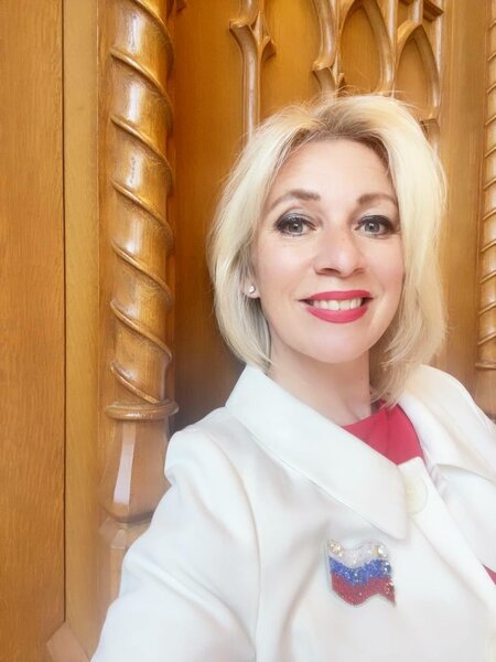 "Sinəmdə Azərbaycanın hədiyyəsi idi" - Mariya Zaxarova - FOTO