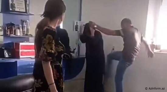 Gözəllik salonuna getdiyi üçün ər arvadını hamının gözü qarşısında QƏDDARLIQLA DÖYDÜ