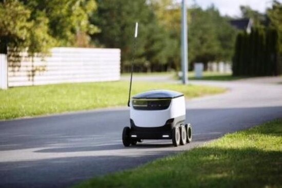 Rusiyada robot yolu qırmızı işıqda keçdi - VİDEO