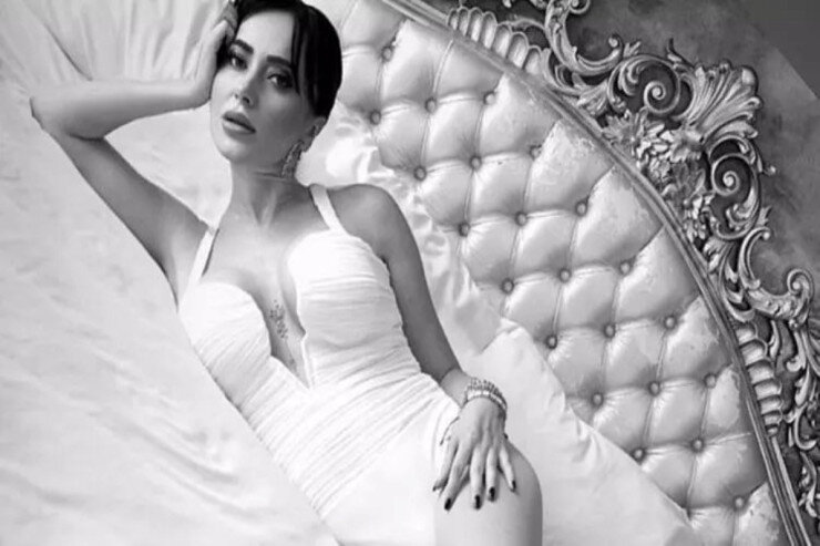 Məşhur müğənni çeynədiyi saqqızı 30 minə satdı