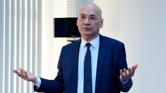 İT və kibertəhlükəsizlik üzrə mütəxəssis hazırlığı ilə kimlər məşğuldur ?