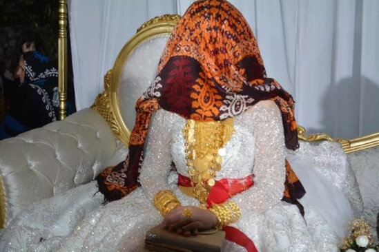 Toyda GÖRÜNMƏMİŞ İZDİHAM: Gəlinə 3 kilodan çox qızıl, bəyə 4 milyon...