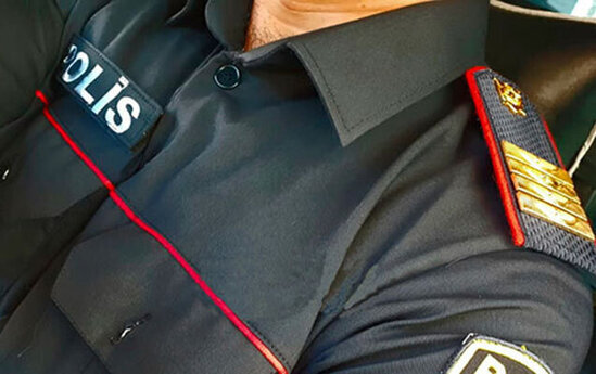 Azərbaycanda polis idarədə bıçaqlandı