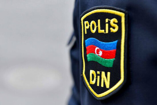 Yeni ilin ilk gecəsi Bakıda DAVA: İçkili şəxs polisin poqonunu cırdı
