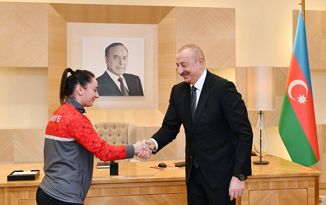 Prezidentlə idmançıların görüşündə səmimi anlar - VİDEO