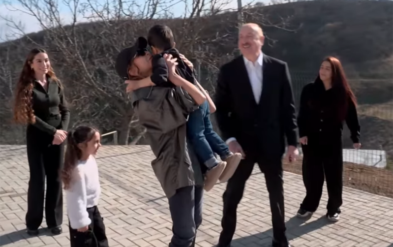 "Mən sizi televizorda görəndə çox sevinirəm" - Video