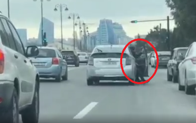 Bakıda "Prius" sürücüsündən təhlükəli anlar - Video