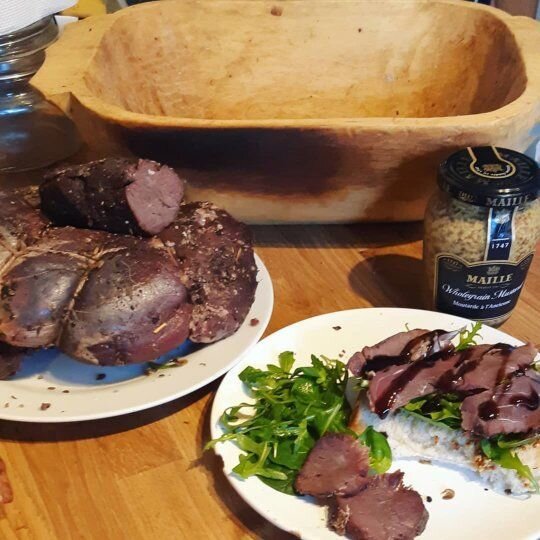 Yolda ölmüş heyvanların əti ilə qidalanan "mağara qadını" hər kəsi təəccübləndirdi - FOTO