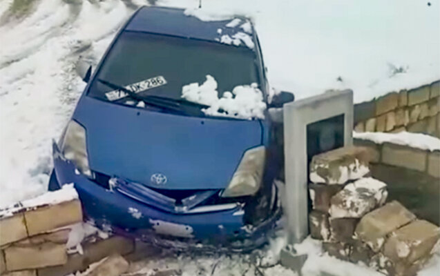 "Prius" bu dəfə qəbiristanlığa girdi - Video