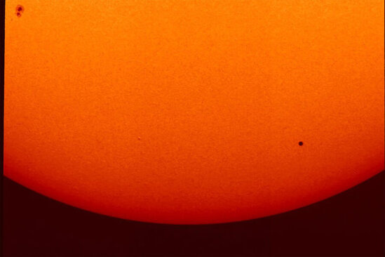 Merkuri Günəşin önündən keçərkən görüntüləndi