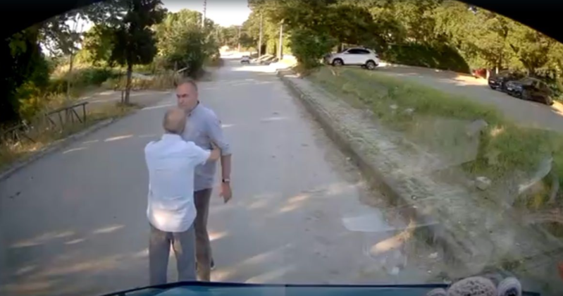 Prokurorla avtobus sürücüsü arasında yol mübahisəsi: araşdırma başladıldı - VİDEO