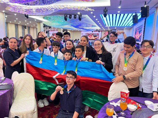 Sinqapurda keçirilən Beynəlxalq Olimpiadada azərbaycanlı şagirdlər medallar qazandılar