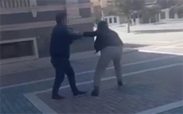 Azərbaycanda qadın ona söz atan kişini döydü - VİDEO