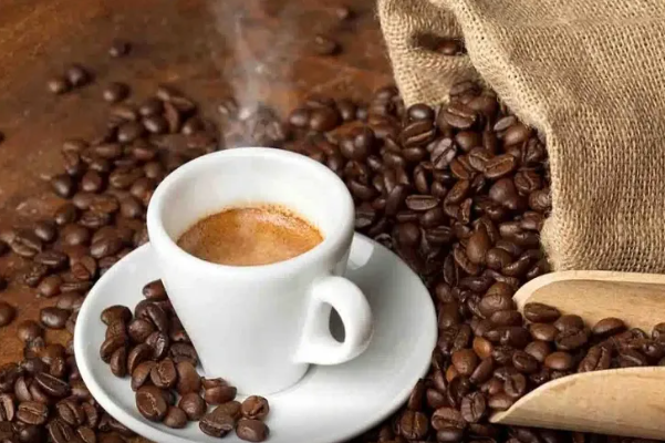 Səhər oyanan kimi qəhvə içməyin təhlükələri