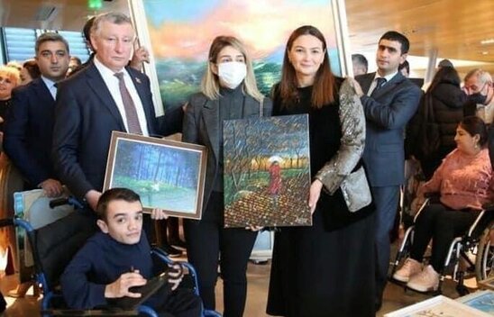 Gənc əlil rəssamların sərgisi açıldı – Foto