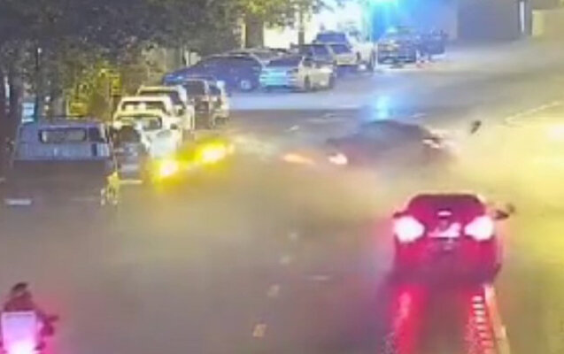 9 maşının əzildiyi qəza anı - Video