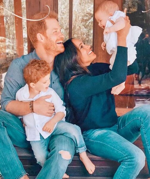 İlk dəfə qızlarının fotosunu paylaşdı