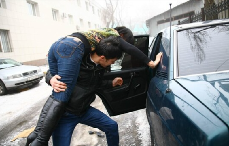 "Qız qaçırma"nın hüquqi cəzası nədir? - AÇIQLAMA