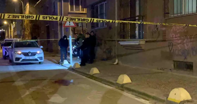 "Sevgili" üstündə bıçaqlanma: gənc ağır yaralandı - VİDEO