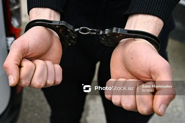 "Səfirlik əməkdaşı" külli miqdarda pul aldı, həbs edildi