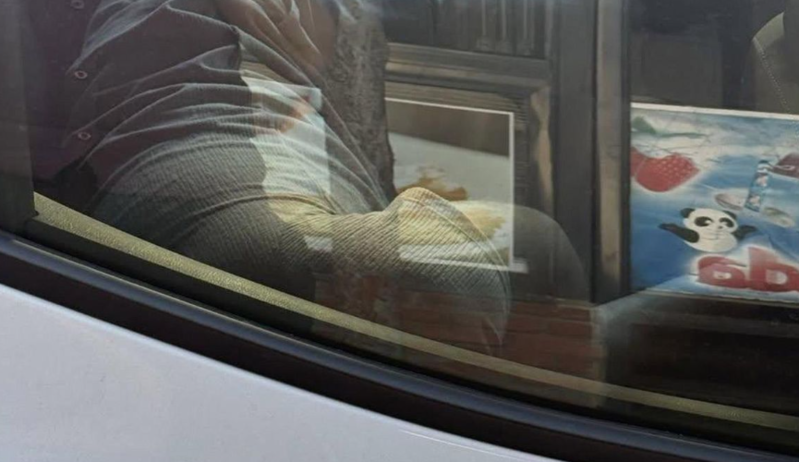 Qonşusunu o halda görüb fotosunu paylaşdı: "Demək, tək deyilmişəm"