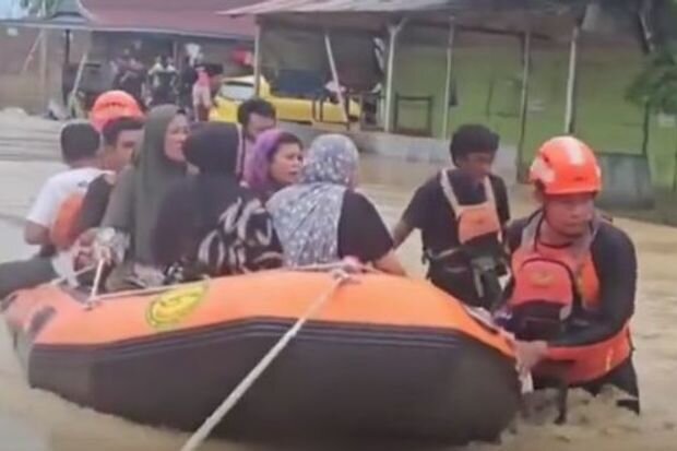 İndoneziyada təbii fəlakət: 10-dan çox ölən var - VİDEO