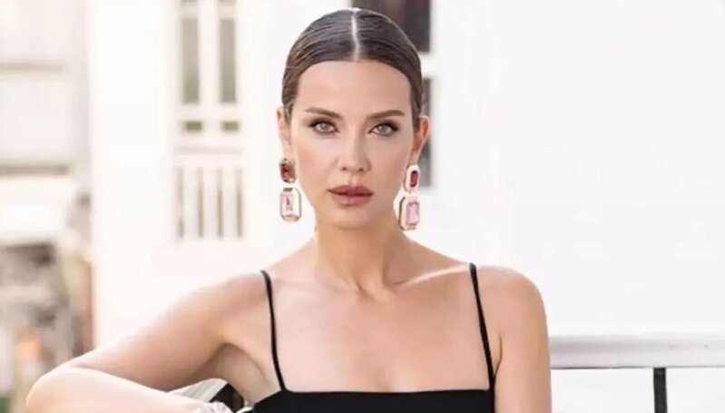 "Başımdan aldığım zərbə səbəbilə yaranan yarama 10-12 tikiş atıldı" - İrem Helvacıoğlu