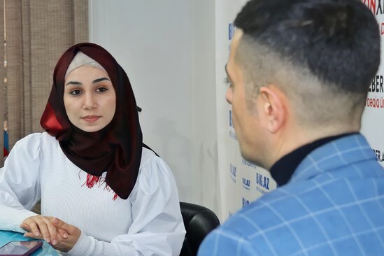 "Sosial şəbəkələrdəki statusları araşdırmadan tirajlayanlar özlərini peşəkar jurnalist sayır"