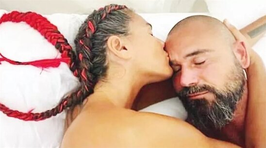 Sevgilisi ilə yataq fotolarını PAYLAŞDI