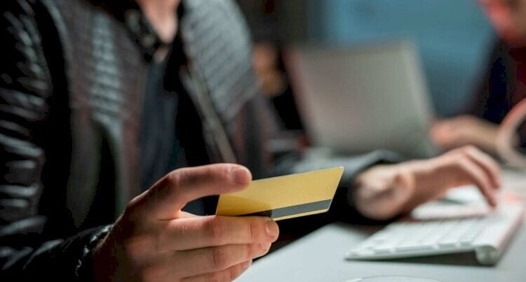 Gəncə sakininin bank kartından pul oğurlandı