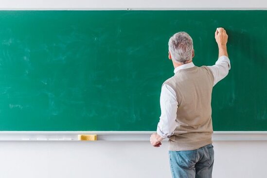 168 min manatlıq dələduzluq edən müəllimin cəzası ağırlaşdırıldı