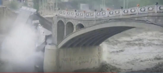 Sel körpünü belə dağıtdı - VİDEO