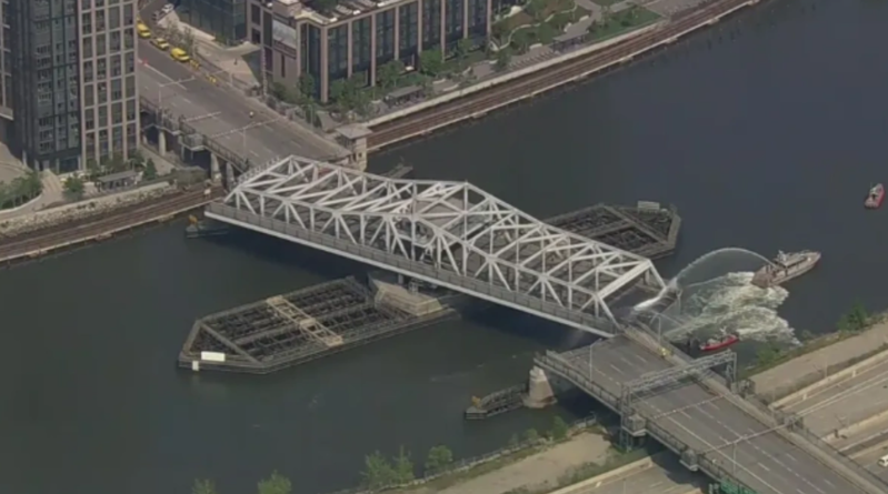 Nyu-Yorkda körpü istidən "əridi": Tarixi keçid bağlandı