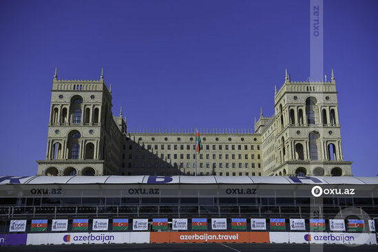 Bakı Zəfər bayramına hazırlaşır - FOTOREPORTAJ