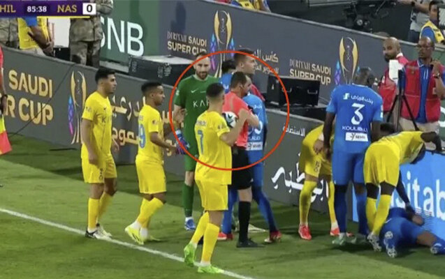 Ronaldo qalmaqala səbəb oldu, meydandan qovuldu - Video