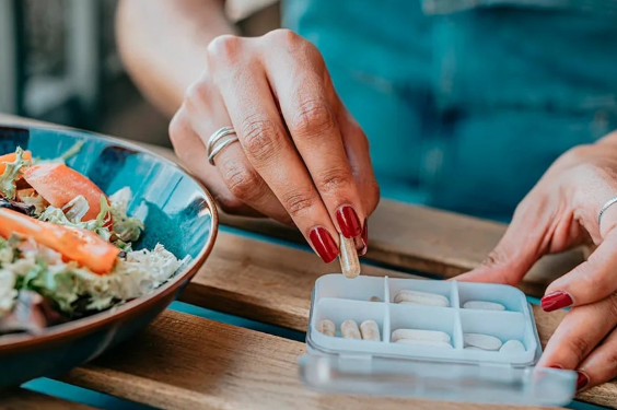 Antibiotik qəbul edərkən hansı qidaları yemək olmaz? - Həkimdən məsləhətlər