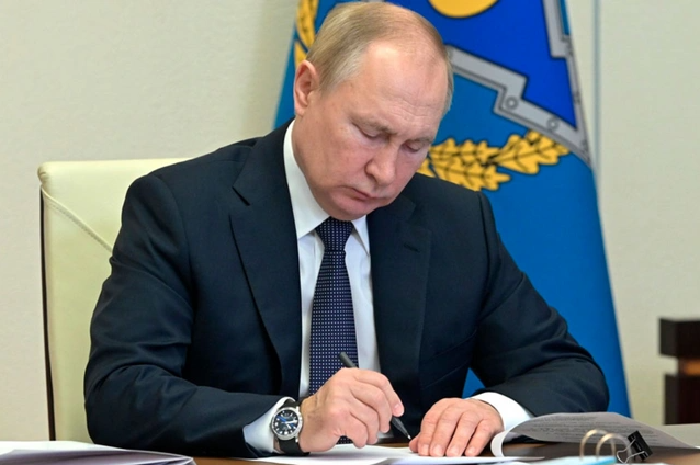 Putin daha bir müşavirini işdən qovdu