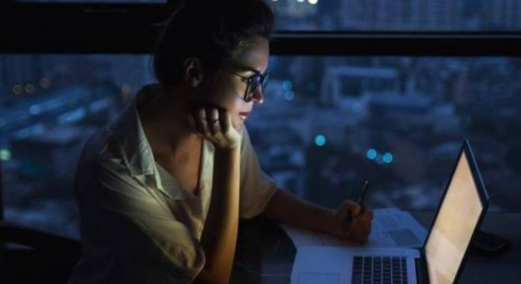 Gecə növbəsində işləyənlərin nəzərinə – Sizi hansı xəstəliklər gözləyir?