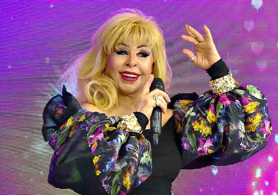 Ruhəngiz estetik əməliyyat etdirdi