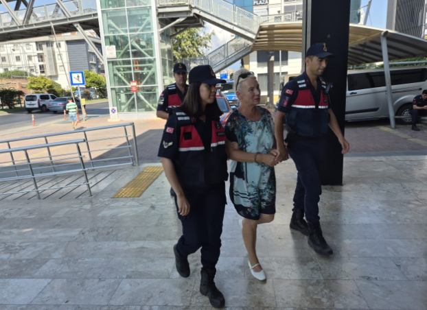 13 yaşlı qızın hicabla hovuza girməsinə mane olan rus qadın həbs edildi
