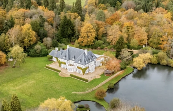 Rusiyalı oliqarx Boris Berezovskinin 13 il əvvəl meyitinin tapıldığı malikanə milyonlarla funt sterlinqə satışa çıxarıldı