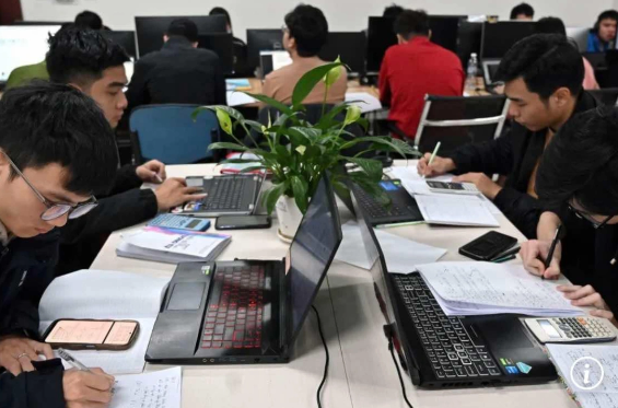 Vyetnamda axşam saat səkkizdən sonra dərs oxumaq qadağan edildi