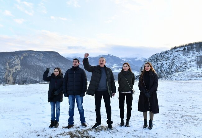 İlham Əliyev ailəsi ilə Şuşada - FOTOLAR