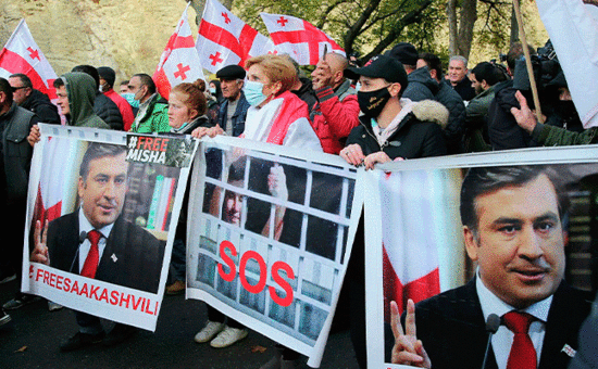 Saakaşvilinin anası oğlunun dəyişdiyini deyib