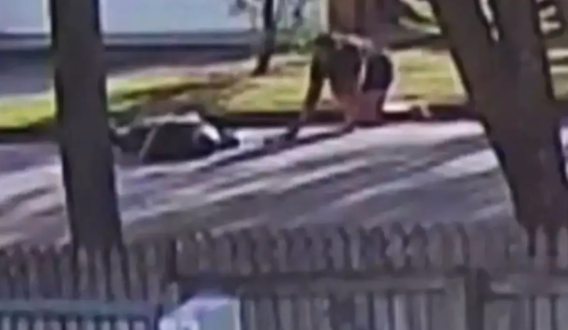 Qadın onu aldadan ərini və sevgilisini maşınla əzdi