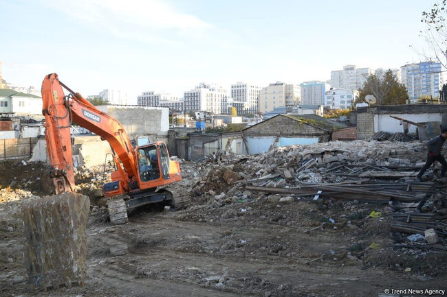 Bakının bu ərazisində evlər sökülür - Sakinlərə 2 il ərzində 500 AZN kirayə haqqı veriləcək - FOTO