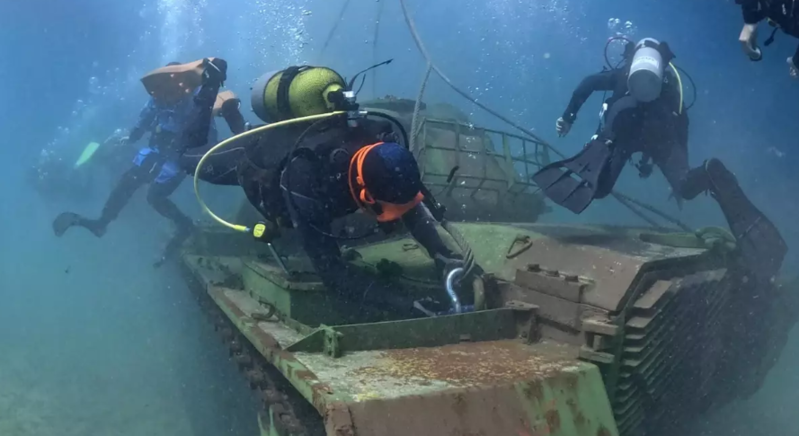 Yeraltı tarix muzeyi üçün dənizdə tank batırıldı