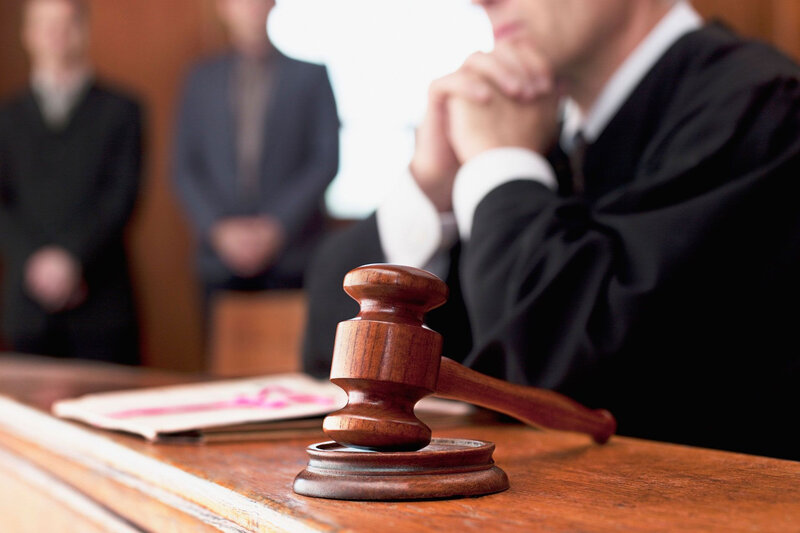 Qadına sataşanın ayaqlarını sındıraraq öldürən şəxslərin məhkəməsi başladı